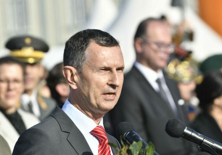 Das Österreichische Bundesheer bekommt einen Boost in seinem Budget. Über die nächsten Jahre, soll es insgesamt 16 Mrd. € zur Verfügung haben. Für Generalmajor Thomas Starlinger, dem Adjutanten von Bundespräsident van der Bellen, ist das einzigartig. Foto: Imago