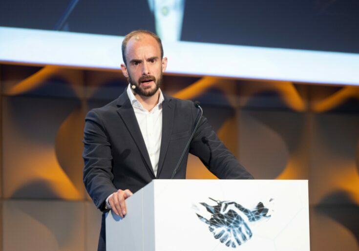 Digitale Bildung ist für Staatssekretär Tursky ein essentieller Bereich. Deshalb kündigte er in einem Interview mit dem Standard eine digitale Bildungsreform an. Foto: BKA /Christopher Dunker