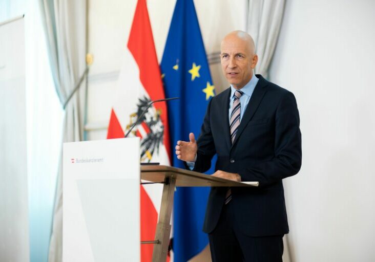 Arbeitsminister Martin Kocher: Duale Ausbildung fortsetzen; BKA/ C. Dunker