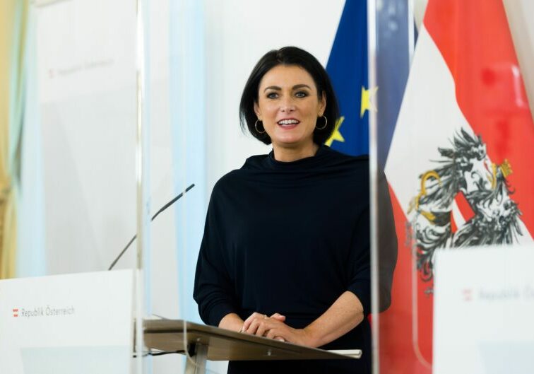 Bundesministerin Elisabeth Köstinger: Mehr Tempo im Netz, mehr Rechte für Konsumenten. Foto: Christopher Dunker