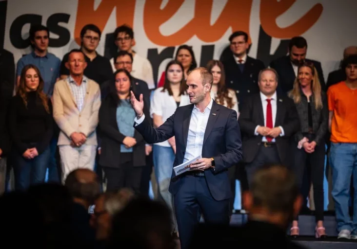 Vor 1.000 Gästen startete Florian Tursky am Montag in den Innsbrucker Gemeinderatswahlkampf. Foto: das neue Innsbruck