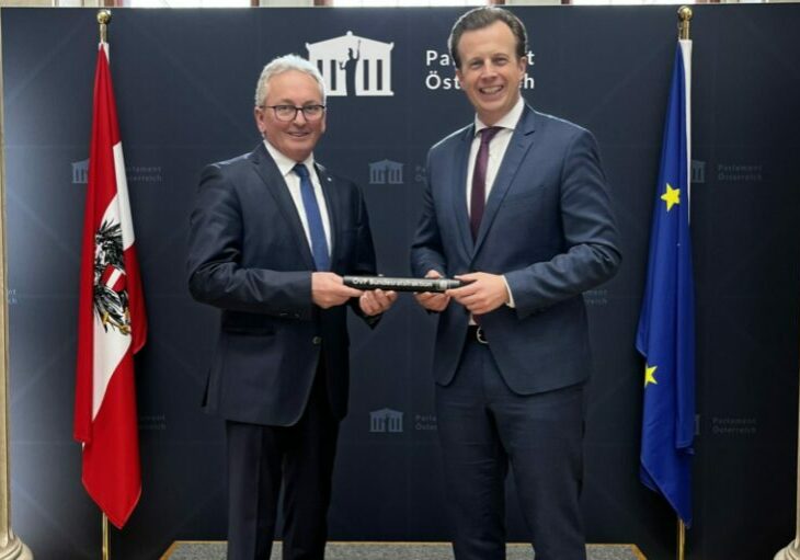Karl Bader übergibt nach fünf Jahren das Zepter an Karlheinz Kornhäusl. Foto: ÖVP Parlamentsklub