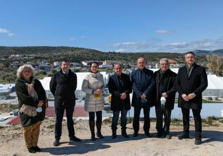 Die VP-Abgeordnete und Menschenrechtssprecherin Gudrun Kugler (im Bild dritte von links) reiste im März zu den Flüchtlingslagern Samos und Lesbos. Foto: gudrunkugler.at/