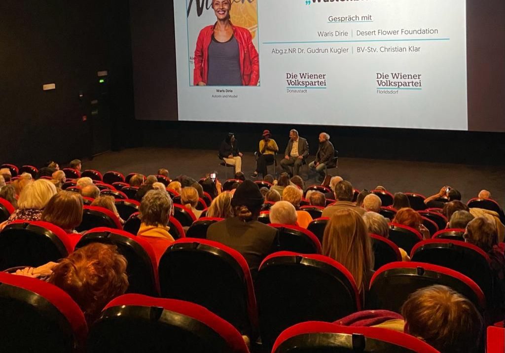 Menschenrechtsaktivistin Waris Dirie zu Gast bei einem Austausch in Wien-Donaustadt. Foto: Kugler