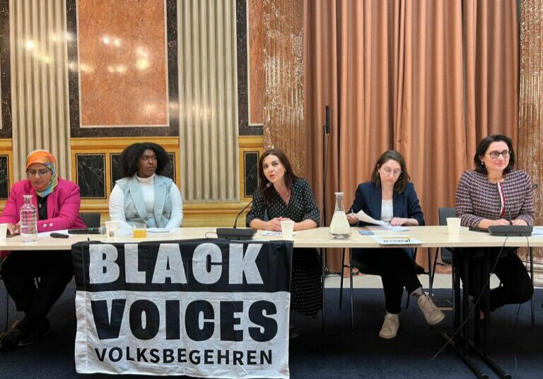 Nationalratsabgeordnete Gudrun Kugler nahm bei einer Veranstaltung zum Rassismus Volksbegehren teil. Foto: Kugler