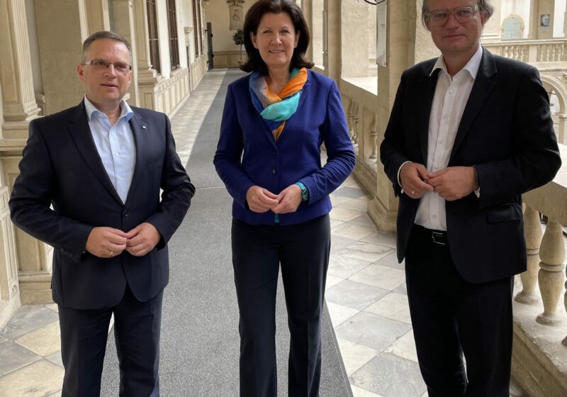 V.l.: Wöginger, Riener und Drexler bei der Pressekonferenz in Graz. - Foto: ÖAAB