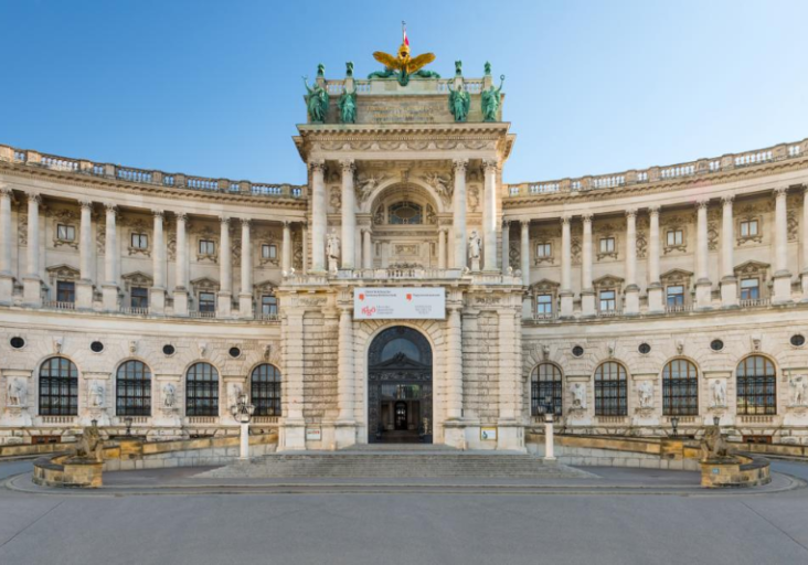 Das Haus der Geschichte Österreich soll 2028 in Wien von der Neuen Burg (Bild) in einen Trakt des Museumsquartieres übersiedeln. Österreichs Geschichte soll dann auf 3.000 Quadratmetern - statt bisher 800 - dargestellt werden. Foto: Klaus Pichler, ÖB