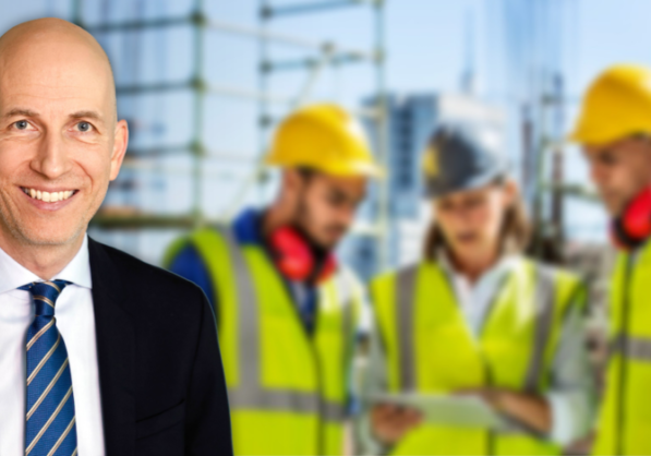 Prämie löste Investitionen aus und sicherte Arbeitsplätze: Arbeitsminister Martin Kocher. Fotos: BKA/ Andy Wenzel; iStock.com/ Morsa Images