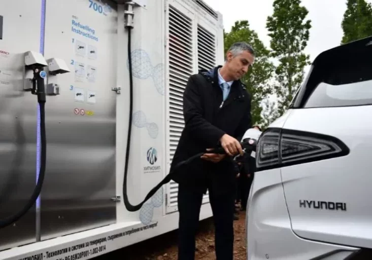 Wasserstoff als Treibstoff: Das österreichische Unternehmen EDC Anlagentechnik hat die erste Wasserstofftankstelle in Bulgarien eröffnet, berichtet das Portal www.h2-view.comel