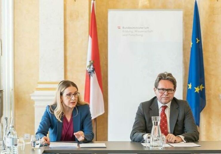 Digitalisierungsministerin Margarete Schramböck und Bildungsminister Martin Polaschek stellen den Digitale Aktionsplan für Universitäten vor. Foto: Büro Margarete Schramböck