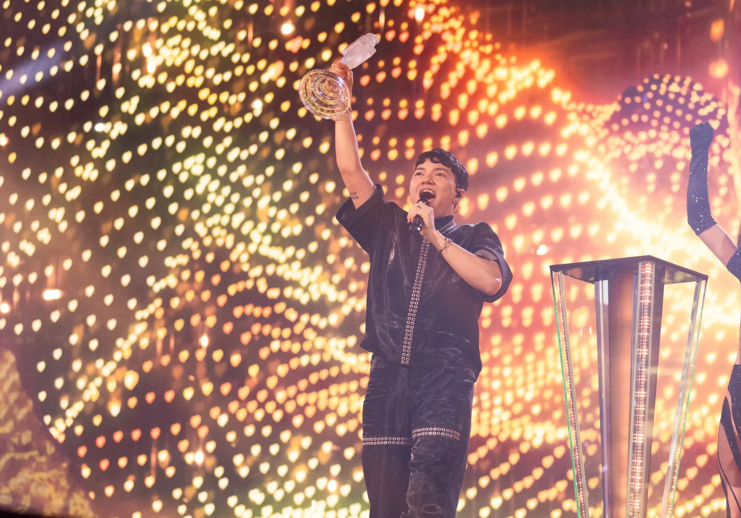 Der Countertenor mit dem Künstlernamen JJ gewann für Österreich den Eurovision Song Contest 2025. Die Begeisterung ist enorm - und erfasst auch die Spitze des Staates und der Regierung. Foto: ORF/EBU/Corinnne Cumming