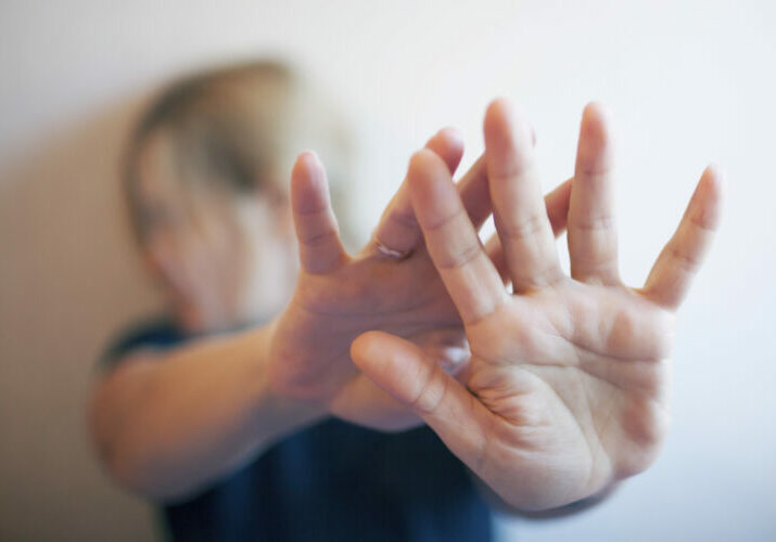 Die Teilorganisationen der Volkspartei setzen ein Zeichen und starten eine Bewusstseinsinitiative im Rahmen der „16 Tage gegen Gewalt an Frauen und Mädchen". Foto: istock / Serghei Turcanu