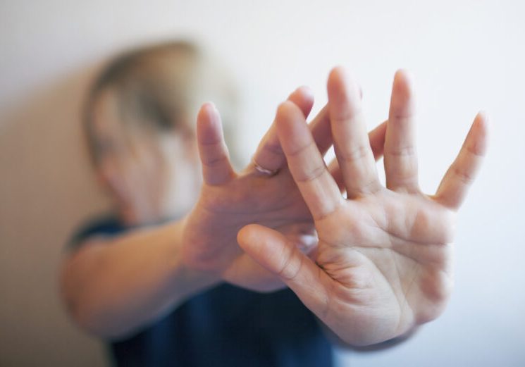 Die Teilorganisationen der Volkspartei setzen ein Zeichen und starten eine Bewusstseinsinitiative im Rahmen der „16 Tage gegen Gewalt an Frauen und Mädchen". Foto: istock / Serghei Turcanu