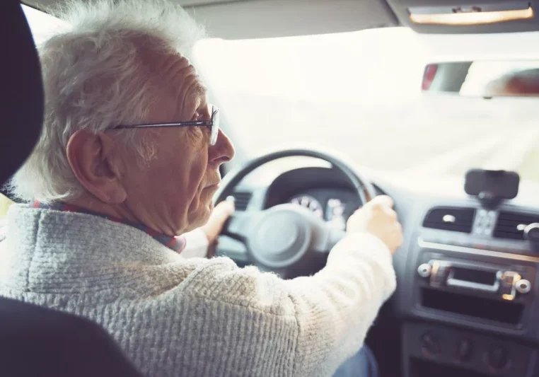 Als "altersdiskriminierend" bezeichnet die ÖVP den Vorschlag der Vorsitzenden des EU-Verkehrsausschusses im EU-Parlament, Fahrtauglichkeitsprüfungen für ältere Menschen einzuführen. Foto: istock/rike_
