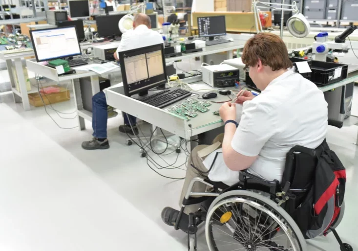 Für die Arbeitsmarktintegration von Menschen mit Behinderung will die Regierung zusätzlich 36 Millionen Euro aufbringen. Foto: istock/industryview