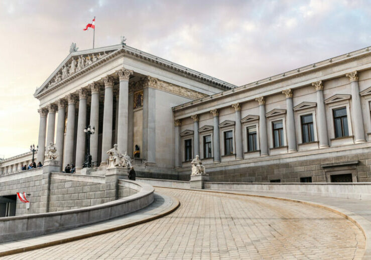 Im Parlament wurde eine überparteiliche Initiative zur Demokratiebildung beschlossen. Der dazu gehörende Entschließungsantrag wurde im Unterrichtsausschuss eingebracht und mit Stimmmehrheit, ohne der FPÖ, angenommen. Foto: iStock/ frantic00