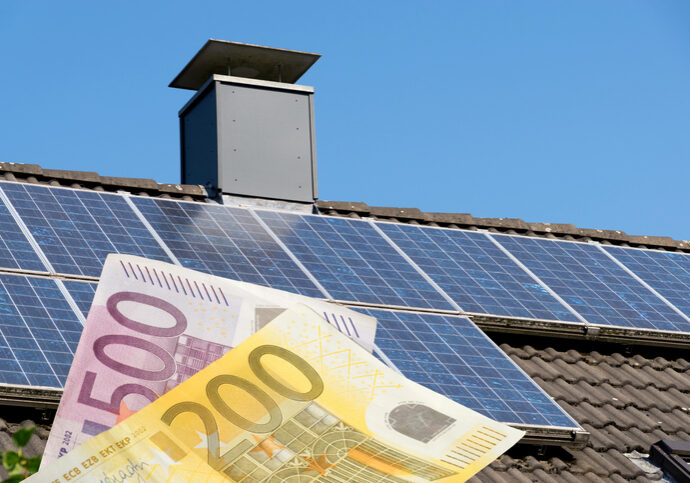 Der Nationalrat beschloss Erleichterung für Betriebe bei der Anschaffung von Photovoltaikanlagen. Foto: iStock/Stadtratte
