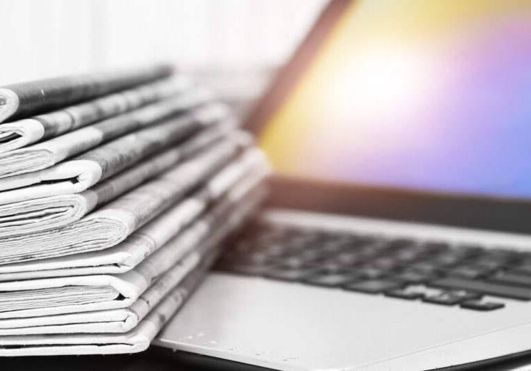 Das Medienprivileg, eine Ausnahme von der Datenschutzgrundverordnung für den Journalismus, bleibt erhalten, wird aber um Verantwortlichkeiten für Datensicherheit konkretisiert. Zugleich erhöhte der Nationalrat diese Woche die Förderungen für privates Fernsehen, Zeitungen und Podcasts. Foto: iStock / Fedor Kozyr