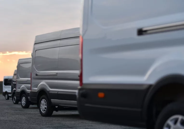 Unternehmen können ab 1. Juli mit steuerlichen Entlastungen rechnen. Unter anderem fällt die NoVa bei betrieblichen Nutzfahrzeugen. Foto: istock/Oleksandr Filon