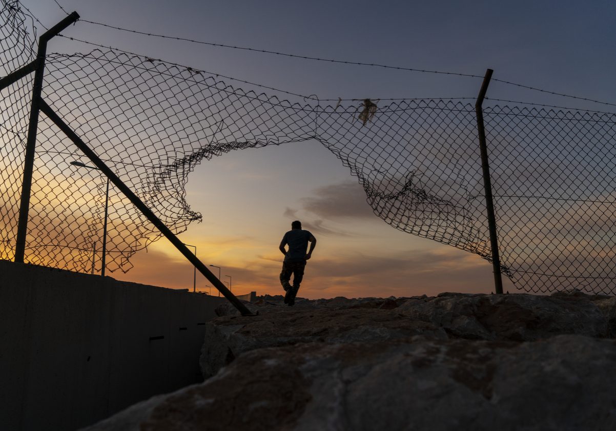 Illegale Migration durch Schlepper kann tödlich enden. Innenminister Gerhard Karner plant mit EU-Ressortkollegen weitere Aktionen gegen Schlepperkriminalität. Foto: istock/ ozgurdonmaz
