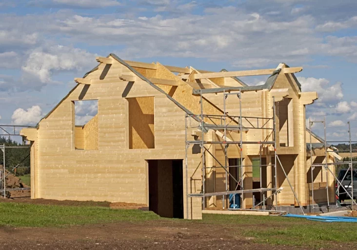Holzbau wird in Österreich gefördert und reduziert gleichzeitig den CO2 Ausstoß. nun liegt eine Bilanz vor. Foto: istock/anjajuli