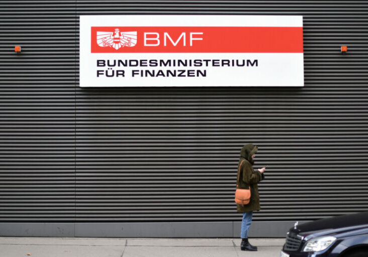 Das Finanzministerium sieht aufgrund der Vielzahl an Krisen die Mehrbelastungen für den Bund massiv angestiegen. Foto: istock/Spitzt-Foto