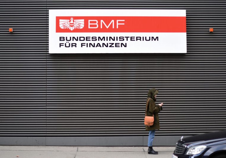 Das Finanzministerium sieht aufgrund der Vielzahl an Krisen die Mehrbelastungen für den Bund massiv angestiegen. Foto: istock/Spitzt-Foto