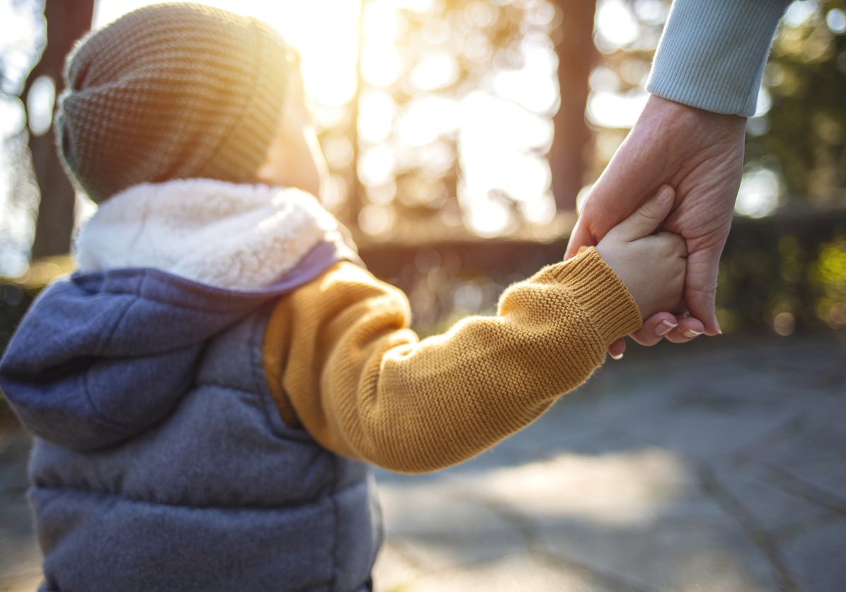 Diese Woche im Familienausschuss standen der Kinderschutz, die Reform des Kindschaftsrechts und die Reform des Eltern-Kind-Passes auf der Tagesordnung. Foto: iStock/dragana991