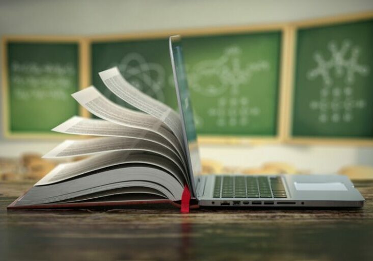 Im Mittelpunkt der Schulbuchaktion steht diesmal die Förderung des digitalen Lernens, insbesondere in Form von E-Books. Foto: iStock Bet_Noire