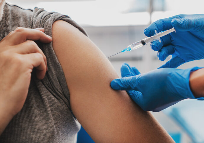 Positive Entwicklung: ICU-Belegung und Inzidenz unter Prognose - Foto: iStock/Inside Creative House