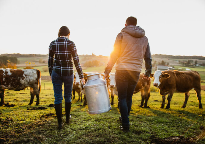 Bauern und Landwirte sollen in Zukunft von der EU entlastet werden. Die Ankündigung stößt in Österreich auf positive Resonanz. Foto: iStock/SimonSkafar
