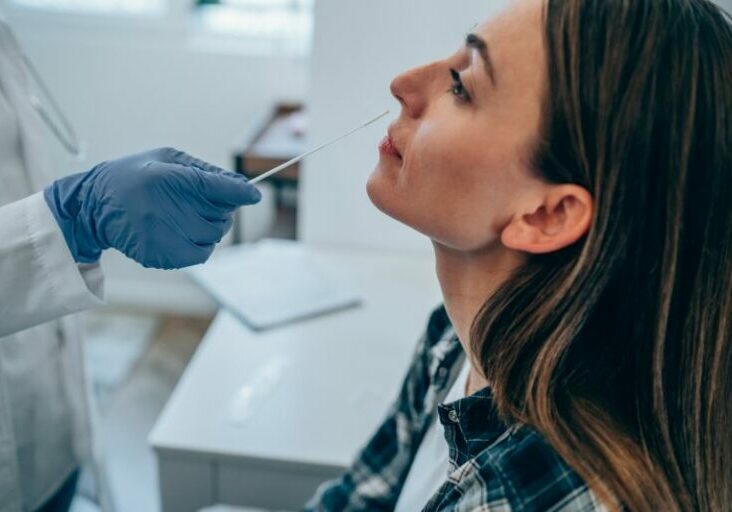 Kommt das Ende der gratis Corona-Tests? Foto: iStock VioletaStoimenova