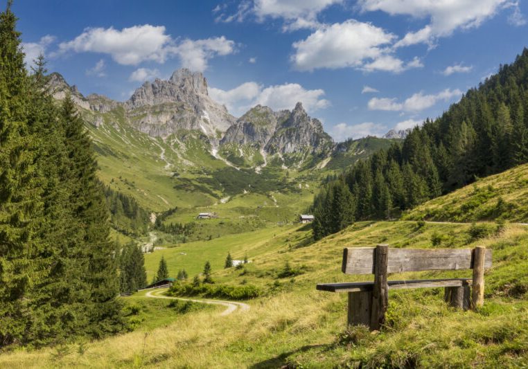 Der Tourismus braucht die Natur, ist daher anfällig für den Klimawandel. Staatssekretärin Susanne Kraus-Winkler fordert Investitionen in die Transformation. Bild: iStock, Dieter Meyrl