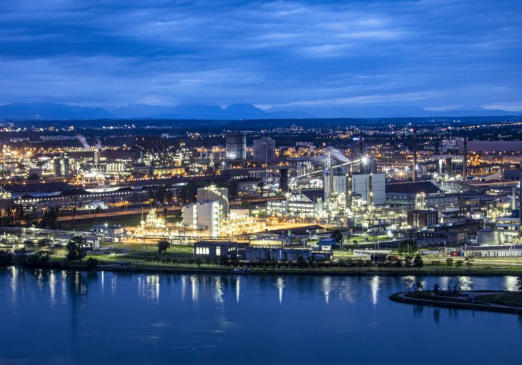 Nach der Krawall-Nacht am 31. Oktober in Linz, setzt Innenminister Gerhard Karner nun ein klares Zeichen. Foto: iStock / SeppFriedhuber