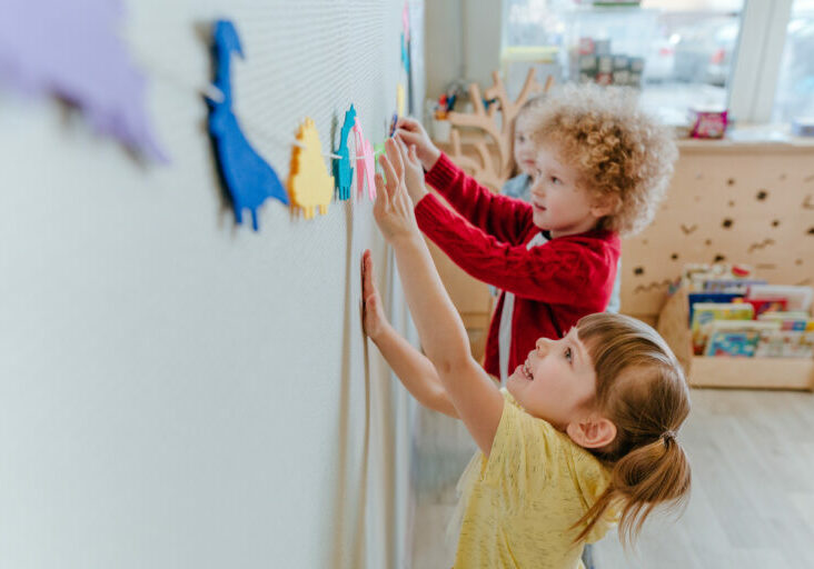 Die Vereinbarkeit von Familie und Beruf wird Realität. 4,5 Milliarden Euro werden dafür bis 2030 in den Ausbau der Kinderbetreuung investiert. Foto: iStock/ lithiumcloud