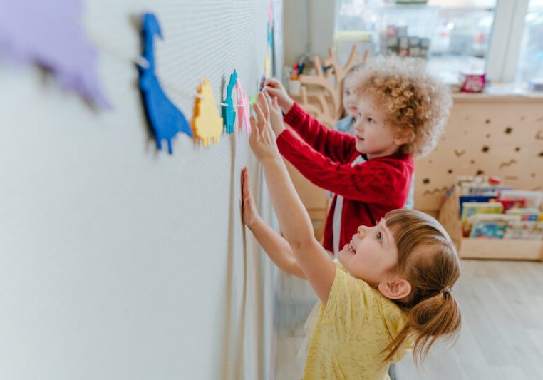 Die Vereinbarkeit von Familie und Beruf wird Realität. 4,5 Milliarden Euro werden dafür bis 2030 in den Ausbau der Kinderbetreuung investiert. Foto: iStock/ lithiumcloud