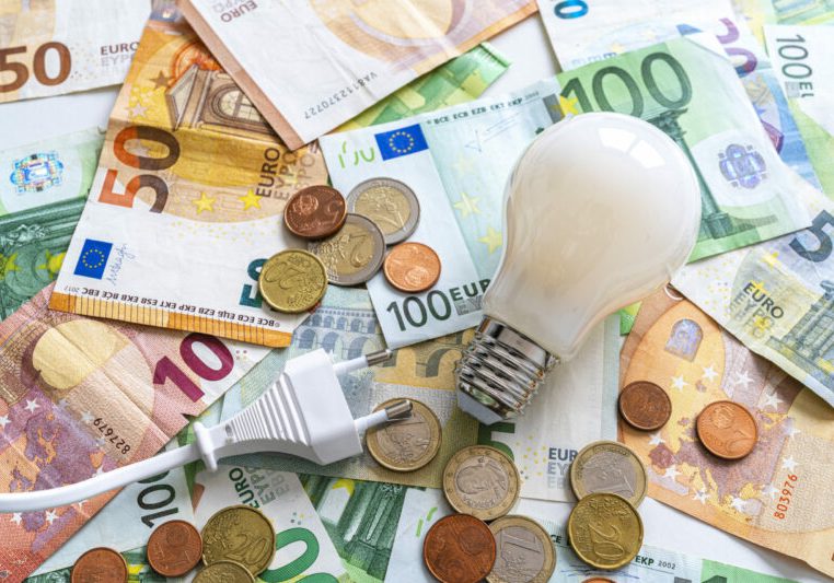 Mit einem Kostenzuschuss von insgesamt 450 Mio. €für energieintensive Unternehmen will die Regierung sicherstellen, dass diese Unternehmen liquide bleiben und nicht unter den erdrückenden Energiekosten leiden. Foto: iStock / fcafotodigital