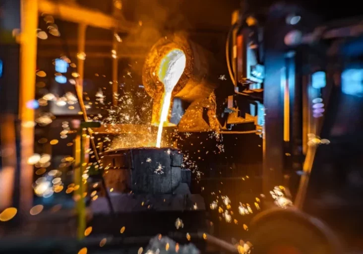 Für die Industrie solle es ab 2027 einen günstigeren Stromtarif geben. Das hat die Regierung bei ihrer Klausur beschlossen. Foto: iStock/vm