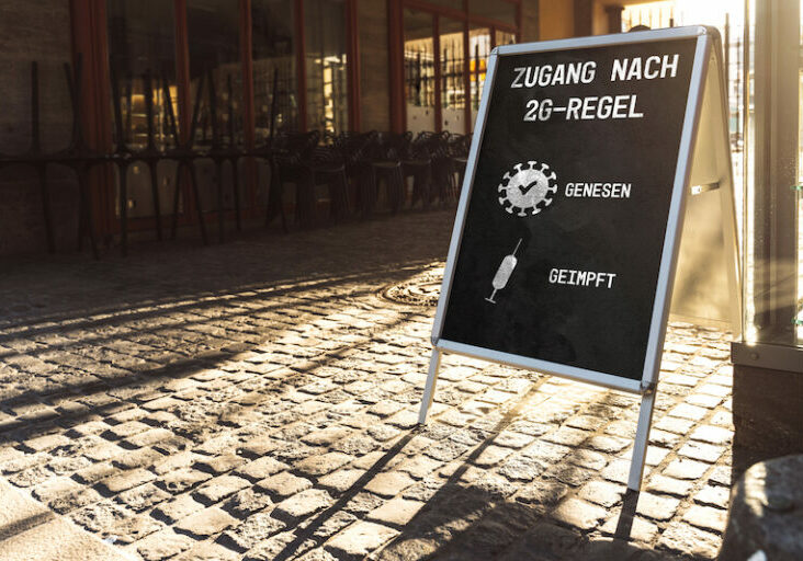 Eintritt nur mit 2G. Foto: iStock Bihlmayer Fotografie
