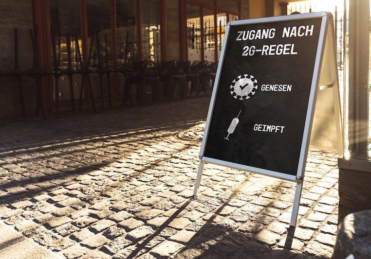 Eintritt nur mit 2G. Foto: iStock Bihlmayer Fotografie