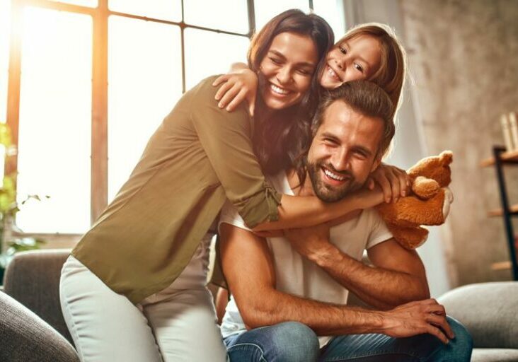 Familien profitieren von den Entlastungs-Paketen der Bundesregierung. Foto: iStock Valerii Apetroaiei