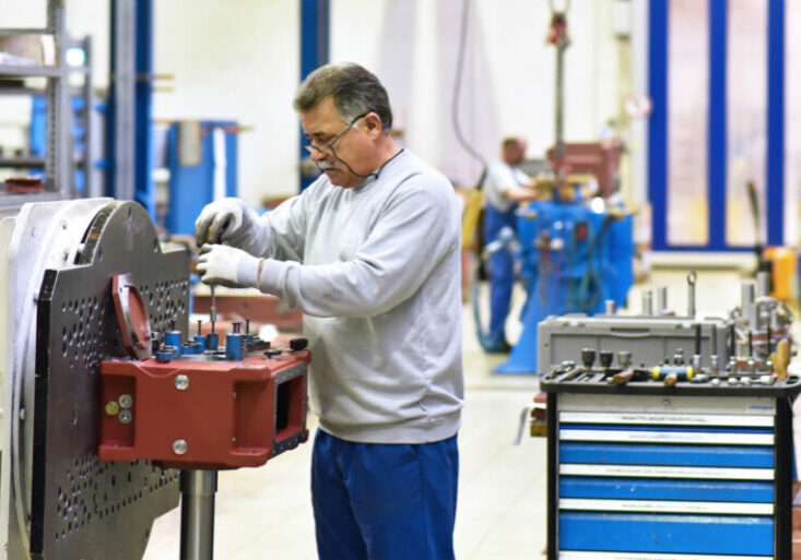 Neben der sinkenden Arbeitslosigkeit ist besonders die Halbierung der Langzeitarbeitslosigkeit seit April 2021 eine positive Nachricht am Arbeitsmarkt. Foto: istock / industryview
