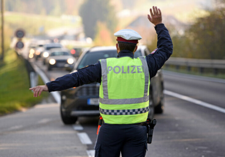 Dei Regierung erhöht die Strafen bei Verkehrsrowdies. In Zukunft kann sogar das Fahrzeug abgenommen werden. Foto: istock/spitzt-foto