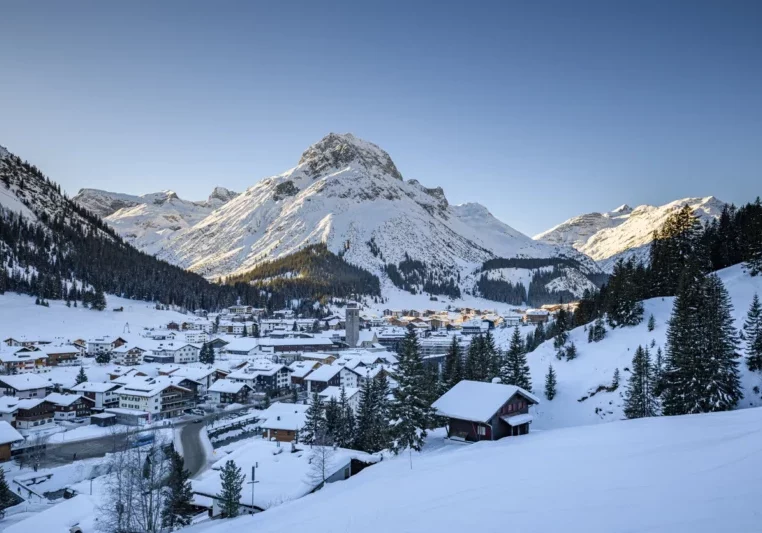 Aufatmen in vielen Wintersportorten. Die Saisonierkontingente werden erneut erhöht. Die Branche begrüßt die Entscheidung der Regierung. Foto: istock/Kemter