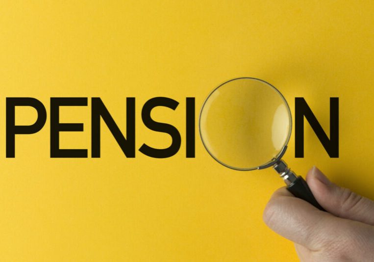 Ein Blick auf die Pensionen macht sicher: Österreich erhöht 2023 die Pensionen ein halbes Jahr früher und vor allem deutlich höher als Deutschland. Foto: istock / bsolidcolours