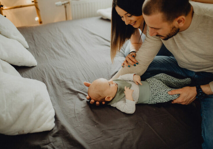 Eltern können sich über Neuerungen bei der Aufteilung der Karenz freuen. Foto: iStock/ReMa