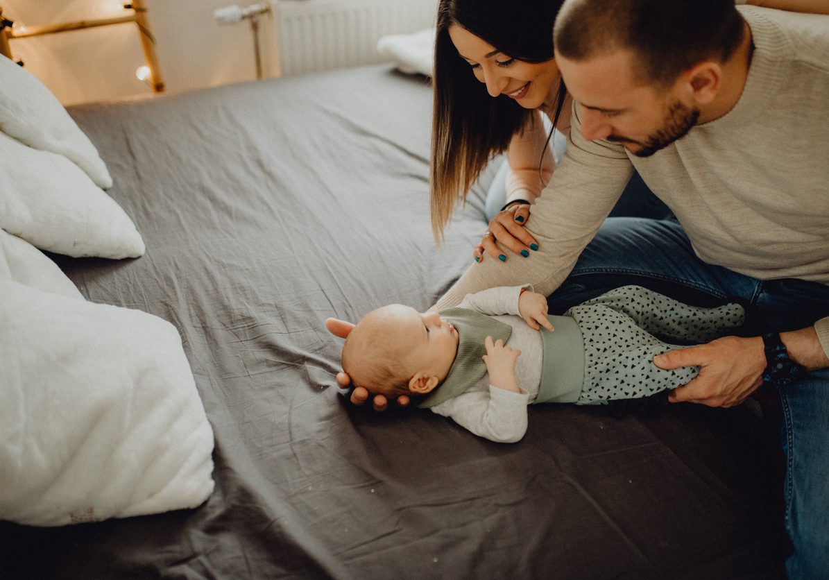 Eltern können sich über Neuerungen bei der Aufteilung der Karenz freuen. Foto: iStock/ReMa