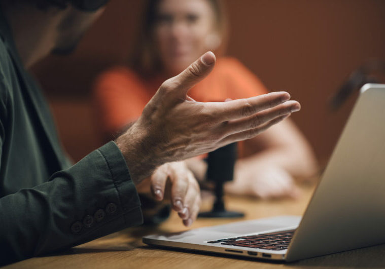 Zur-Sache präsentiert Podcasts-Tipps für das Wochenende. Foto: Sanja Radin