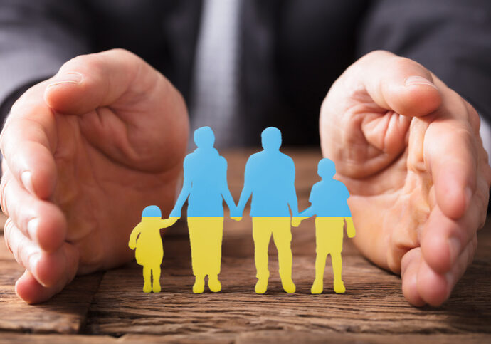 Arbeit und Sicherheit. Das möchte die Initiative für 10.000 geflüchtete Menschen aus der Ukraine bis Jahresende in Österreich anbieten. Foto: iStock / AndreyPopov