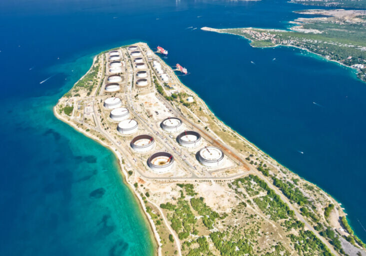 Der LNG-Terminal am Energiehafen auf der kroatischen Insel Krk ist für Österreich ein wichtiger strategischer Knotenpunkt für den Ausbau alternativer Energierouten, so Nehammer. Foto: istock/xbrchx